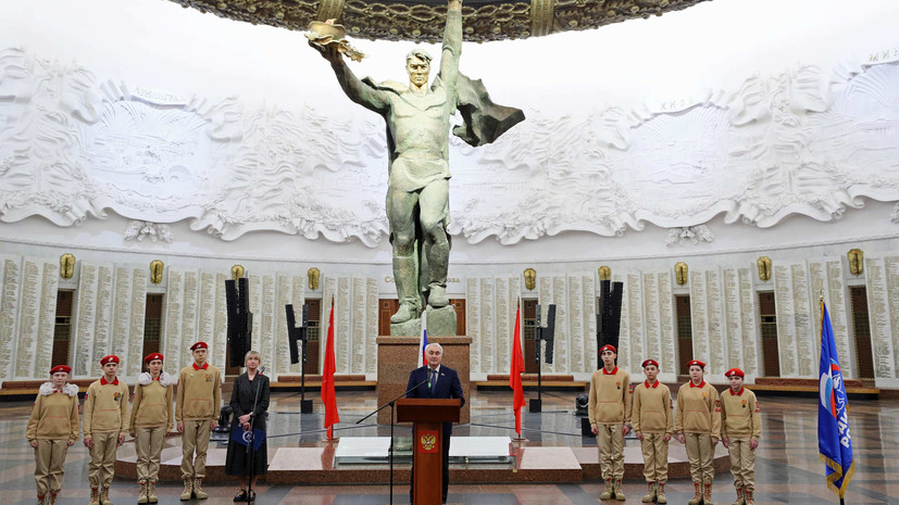 «Ведомости»: регионы стали активнее устанавливать памятники бойцам СВО