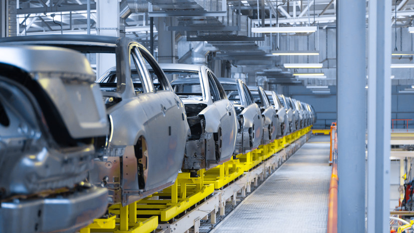 Мантуров: в России перезапущены уже 11 оставленных иностранцами автозаводов