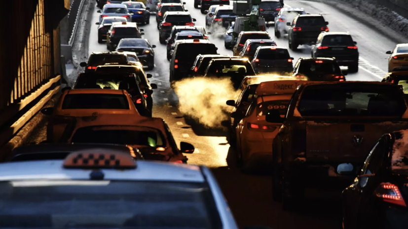 Юрист Зокиров предупредил о штрафах за езду с заклеенными номерами