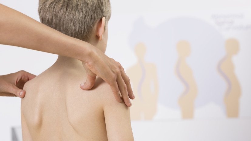 Остеопат Данилов рассказал о влиянии гаджетов на здоровье спины у детей