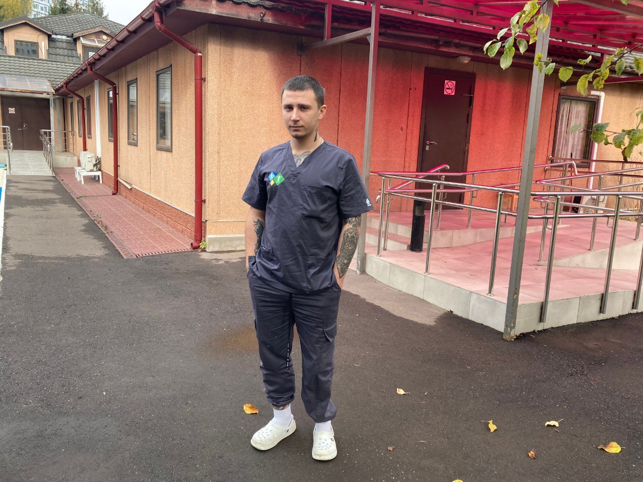 «Боли я не чувствовал, был шок, адреналин»: чудом выживший солдат помогает бойцам, потерявшим конечности