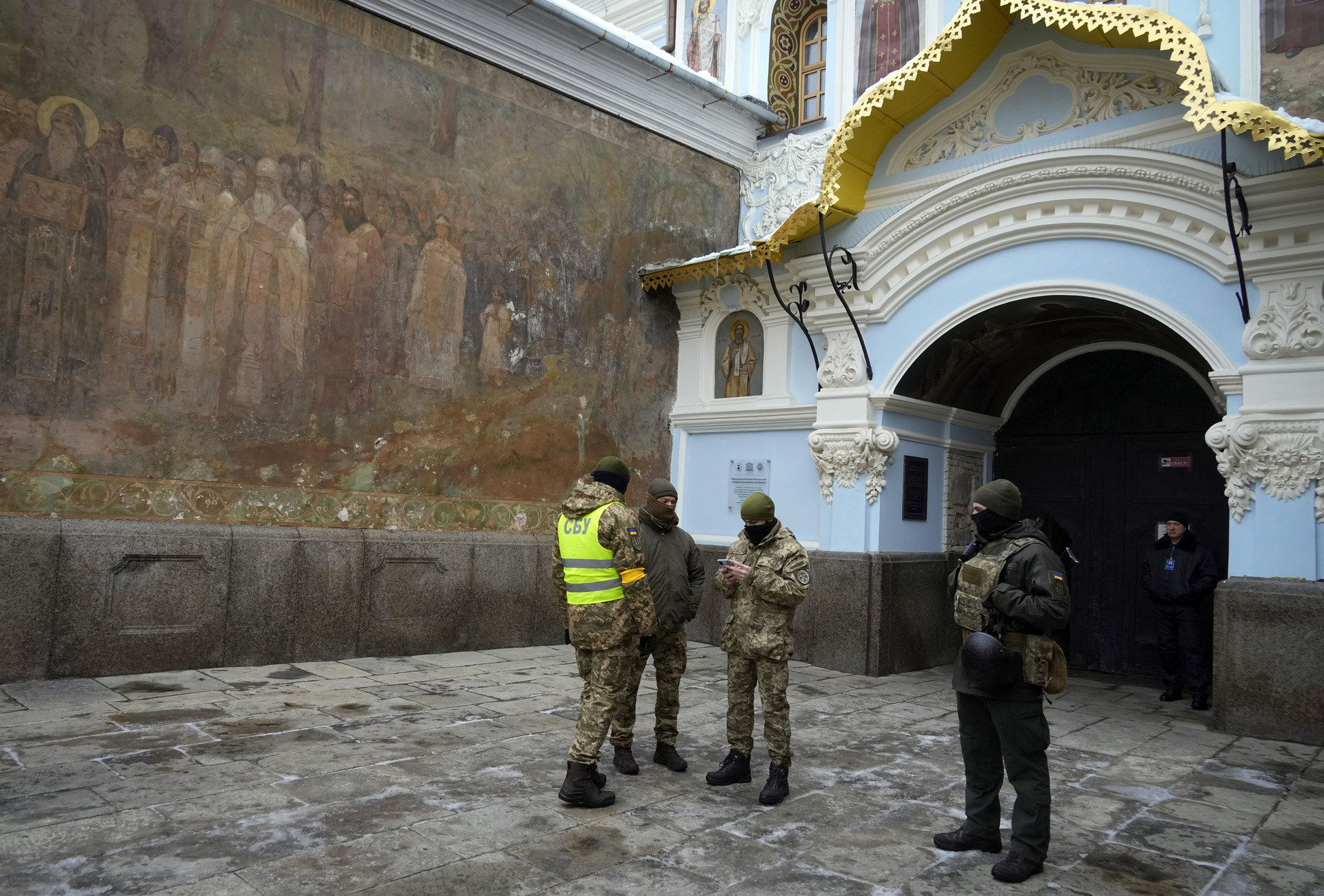 «Украинская власть одержима богоборчеством»: эксперты — о гонениях на каноническую УПЦ