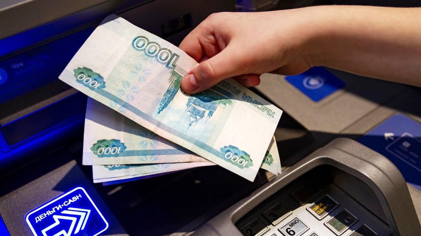 Финансист Мехтиев посоветовал носить с собой несколько тысяч рублей наличными