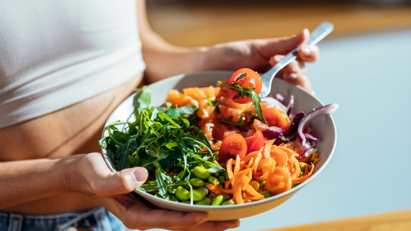 Гастроэнтеролог объяснила, как еда поможет вернуться в режим после праздников