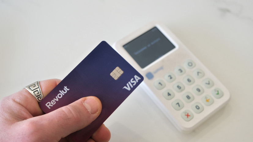 Банк Revolut начал блокировать счета россиян без ВНЖ