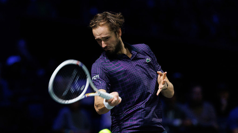 Медведев снялся с турнира ATP в Метце после непопадания на Итоговый турнир