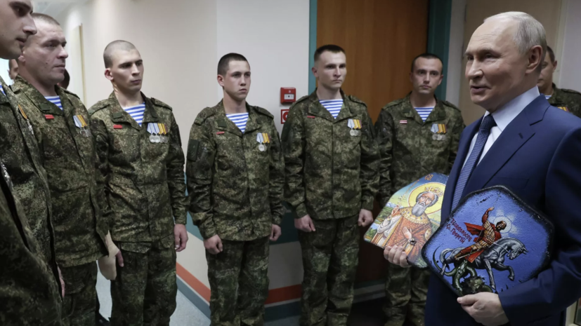 Путин на встрече с ранеными бойцами СВО лично организовал совместное фото