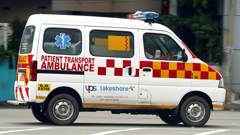 Более 20 человек погибли в крупной аварии с участием автобуса в Индии