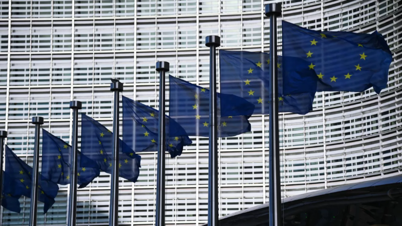 В ЕК заявили, что продолжат готовить повышение пошлин на российскую нефть