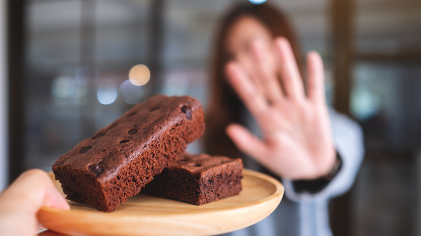 Психолог Карачевцева назвала неэффективным полный отказ от сладостей