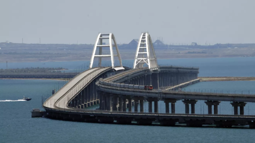 Mash: первые штрафы выписали водителям электрокаров на Крымском мосту