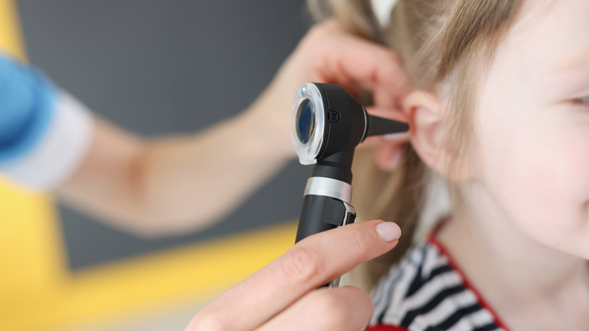 Врач назвала серную пробку одной из самых частых причин снижения слуха у детей