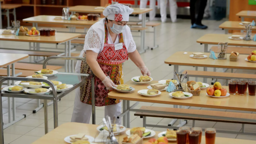 Сенатор: ученики из многодетных семей имеют право на бесплатное горячее питание