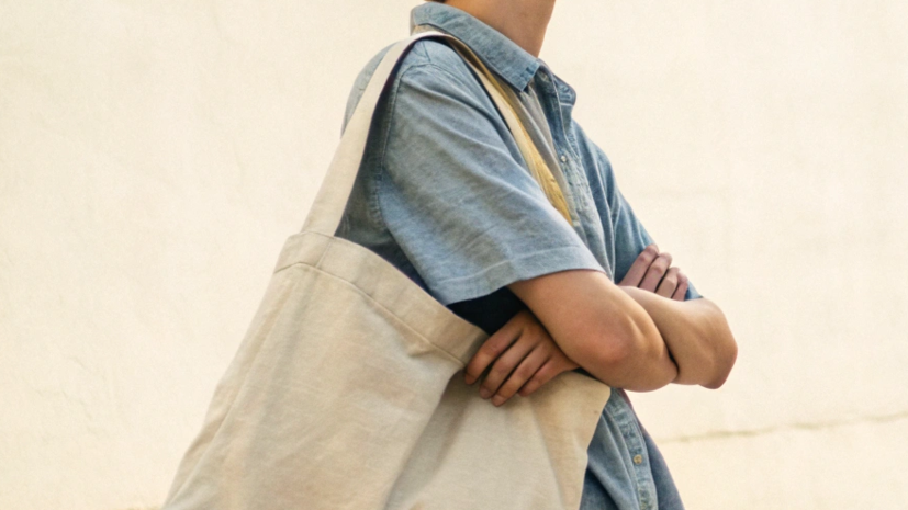 Врач Абакаров: осанку можно испортить из-за ношения сумки на одном плече