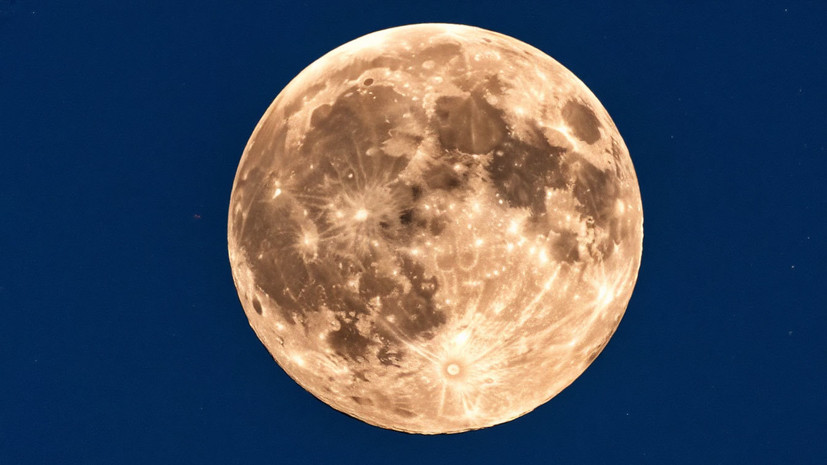 Синоптик Позднякова: погода в Москве позволит увидеть суперлуние