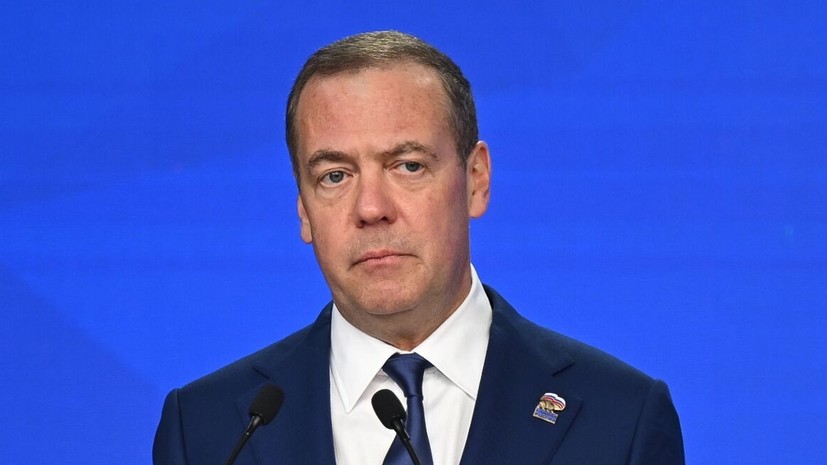 Медведев: США вынудили Россию задуматься о ядерных испытаниях