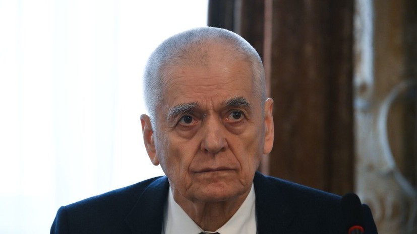 Онищенко не поддержал идею сократить летние каникулы для начальных классов