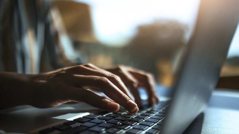 Киберэксперт Пищулин: включать ноутбук после попадания на него жидкости нельзя