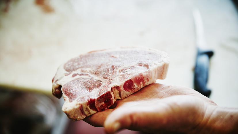 «Коммерсантъ»: оптовая стоимость свинины снижается на 1—3%