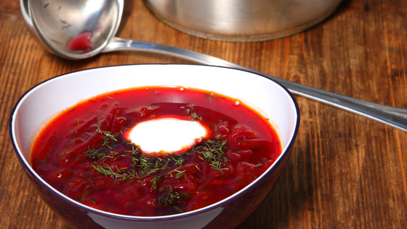 Жена Овечкина приготовила борщ для игроков «Вашингтона» перед игрой с «Сент-Луисом»