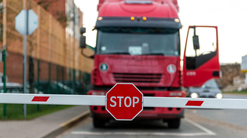 BNS: Вильнюс сообщил об отказе Минска в просьбе пропустить в Литву её фуры