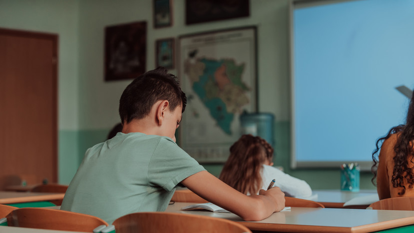 «СТРАНА.ua»: на Украине 40% учеников на переменах общаются в основном на русском