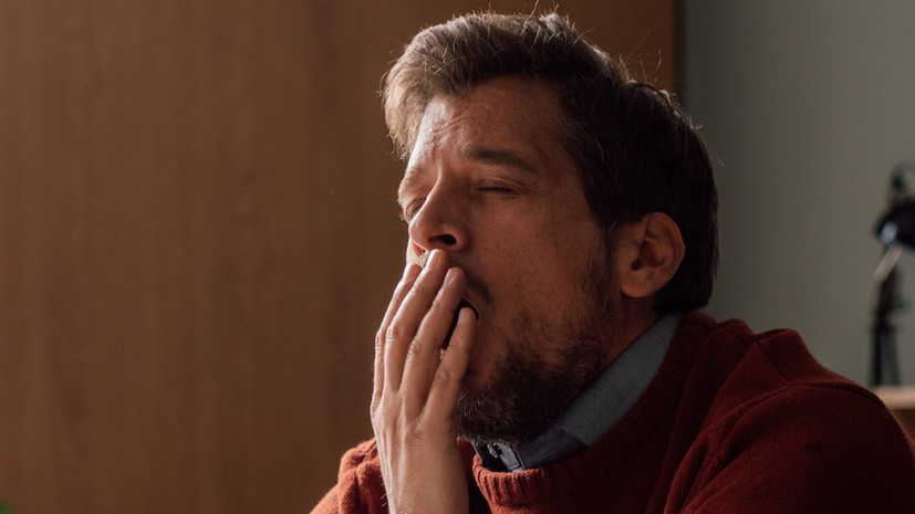 Врач Кондрахин: на фоне магнитной бури может ощущаться сонливость