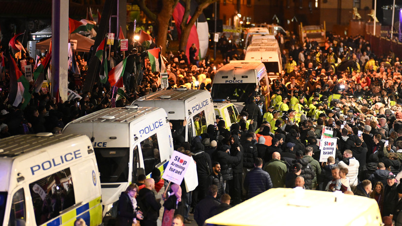 Шесть человек арестовали на протестах перед матчем «Астон Вилла» и «Маккаби» в Лиге Европы