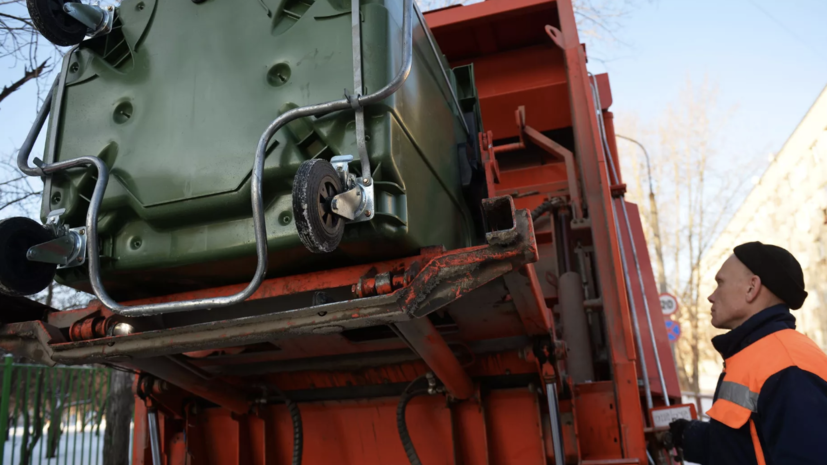 Юрист: за выброс строительного мусора в контейнер у дома предусмотрен штраф