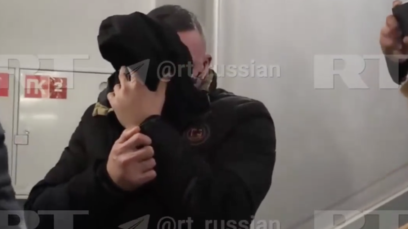 В петербургский суд прибыл второй подозреваемый в убийстве Новака и его жены