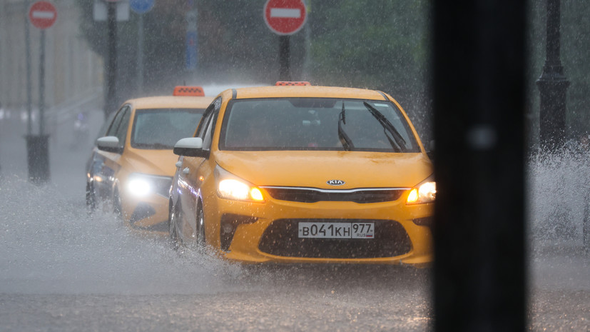 В России призвали законодательно урегулировать цены на такси с детскими креслами