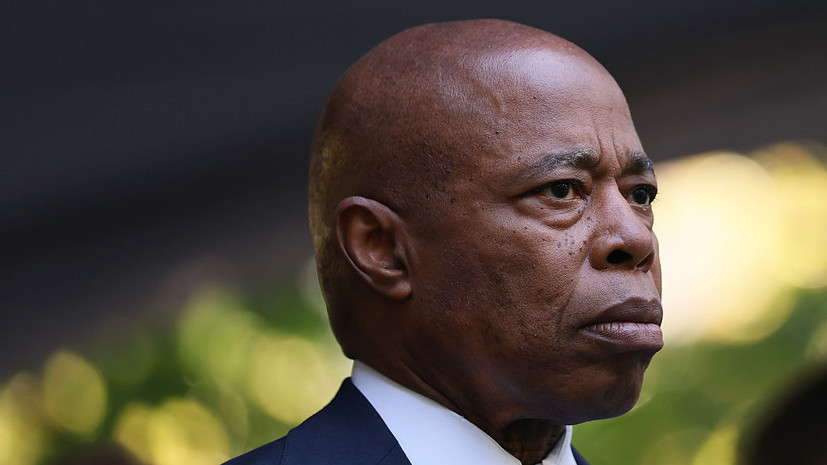 Мэр Нью-Йорка Адамс назвал революционной идеей мусорные баки с крышками