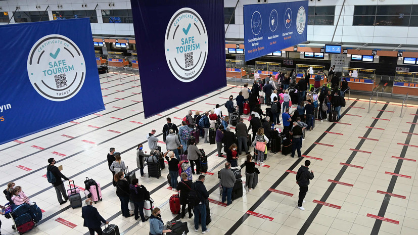 ЕМИСС: россияне совершили максимальное с 2021 года количество поездок в Турцию