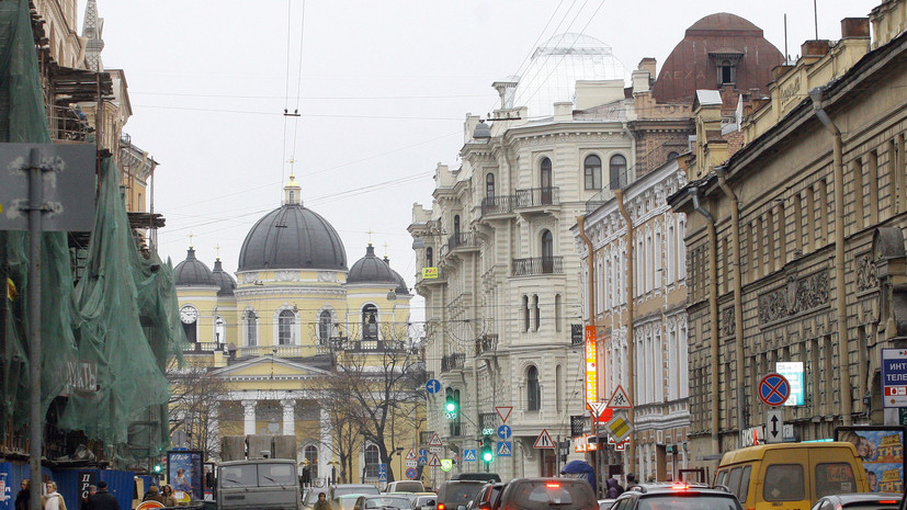 В Петербурге отреставрируют фонтан на улице Пестеля