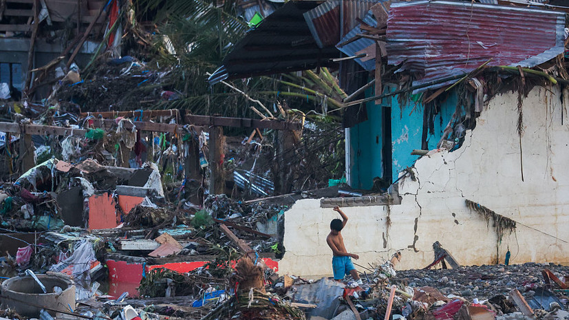 Reuters: на Филиппинах из-за тайфуна эвакуировали 100 тысяч человек