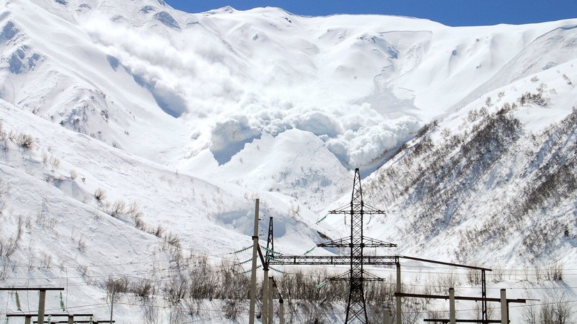 Попавший под лавину на Камчатке геолог находится в состоянии средней тяжести