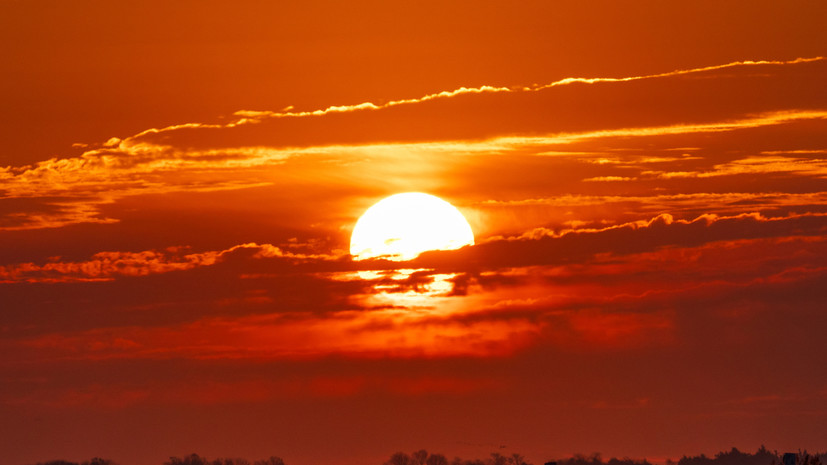 Вспышка на Солнце поглотила солнечный протуберанец