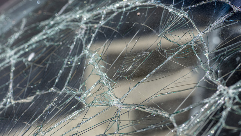 В Красногорске при сносе очередной колонны «Снежкома» обломками засыпало машины