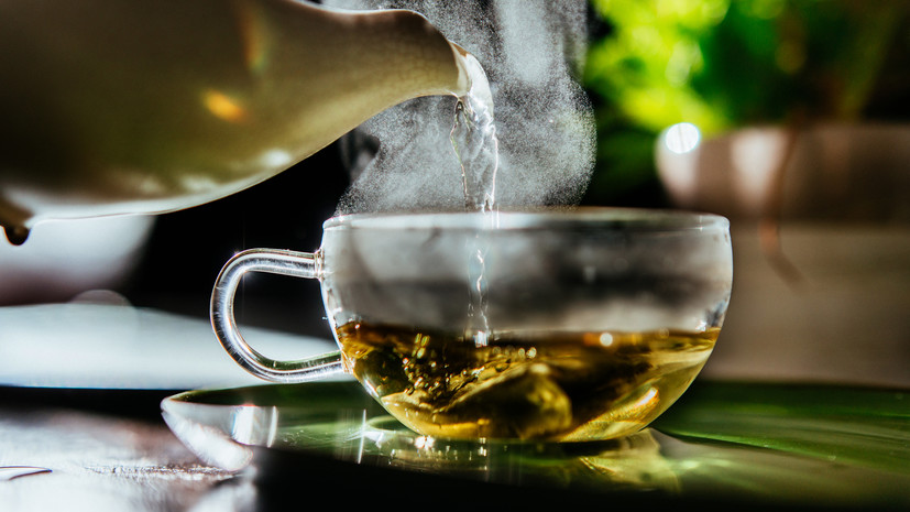 Диетолог Денисенко: травяной чай улучшит самочувствие при непогоде