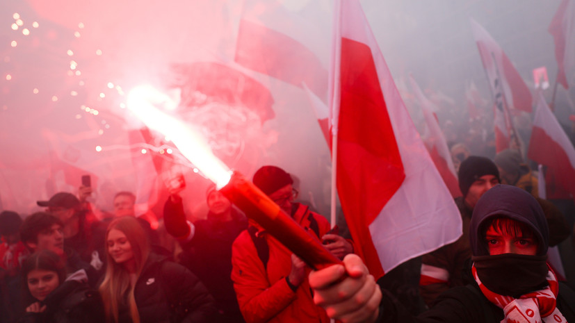 В Варшаве проходит многотысячный марш националистов по случаю Дня независимости