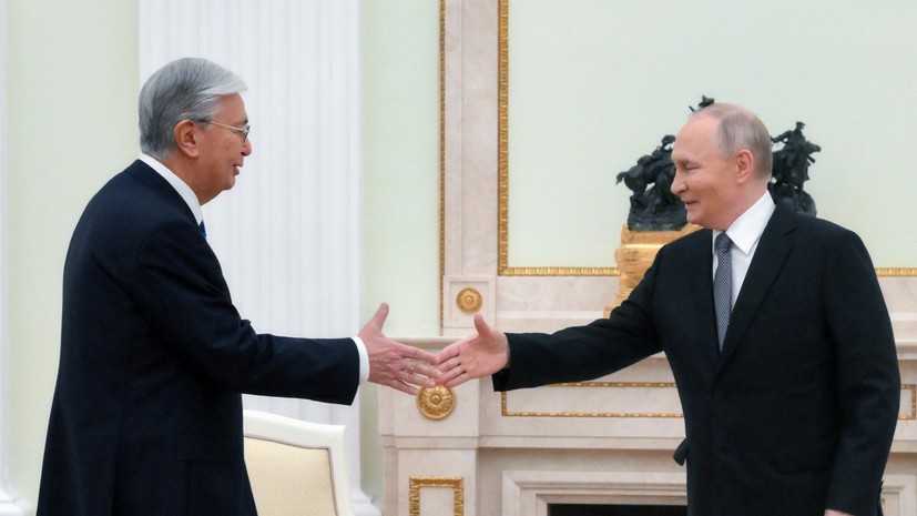 Путин заявил, что находится в постоянном контакте с Токаевым