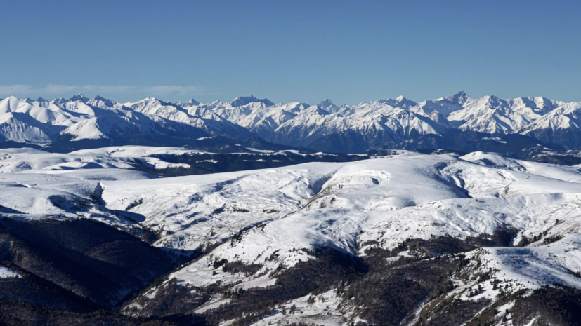 Спасатели МЧС добрались до сорвавшихся со склона в Карачаево-Черкесии туристов