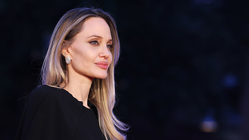 Роджер Уотерс назвал Джоли «тёмной» за её поездку в Херсон