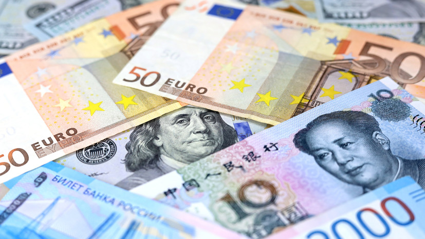 Экономист Зельцер рассказал, как поведут себя иностранные валюты к концу года