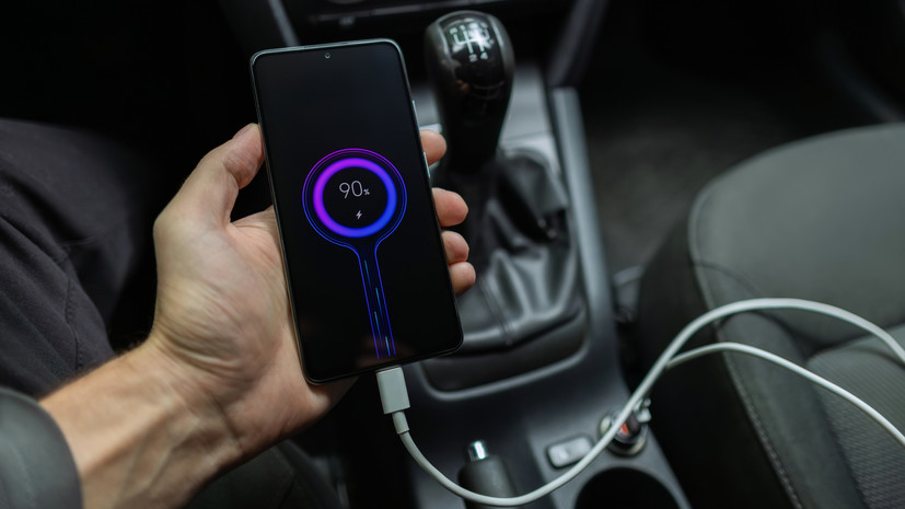 IT-специалист Муртазин рассказал о безопасности зарядки телефона в автомобиле