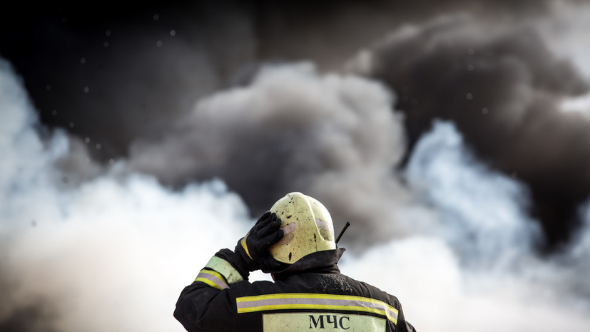 В Новороссийске потушили пожар на нефтебазе после падения обломков БПЛА