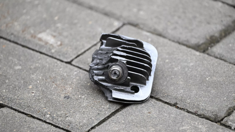 В Воронежской области обломки БПЛА ВСУ повредили крышу дома и автомобиль