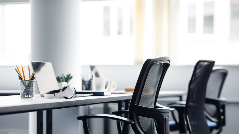 Юрист объяснил, что грозит раньше времени покинувшему рабочее место сотруднику