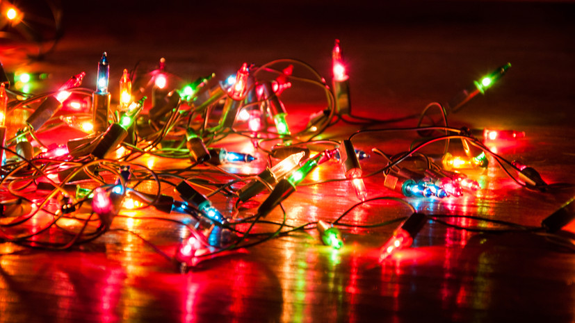 Юрист Салкин предупредил о штрафах за размещение гирлянд снаружи квартиры