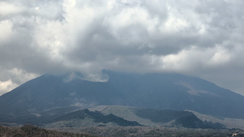 Извержение вулкана Сакурадзима произошло в Японии, столб дыма поднялся на 4,4 км